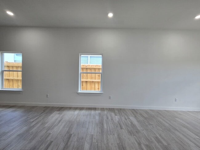 Building Photo - 1612 Cordova Dr