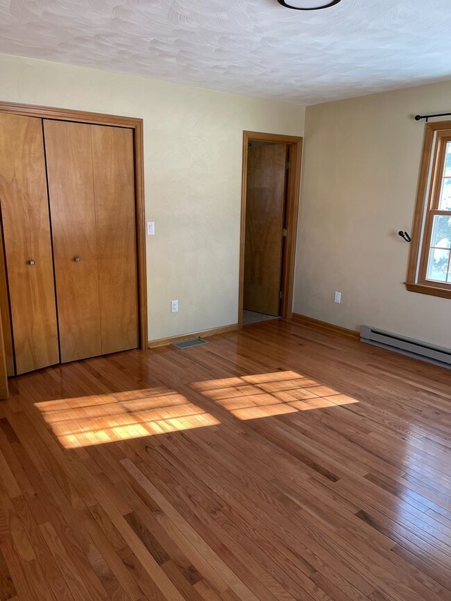 Building Photo - Spacious 3 Bedroom Ranch with finished basement available July!