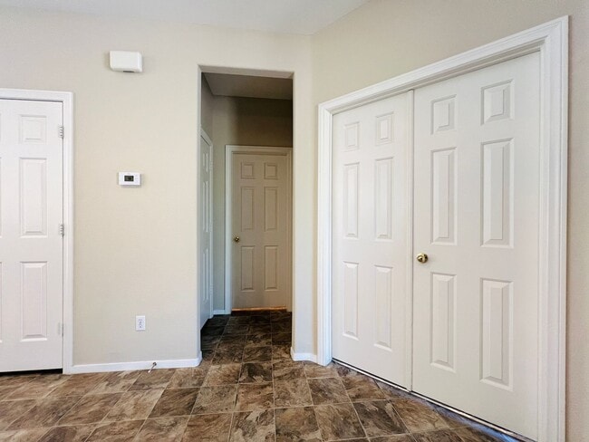 Building Photo - Blue Diamond & Durango 2-story, 3 Bedroom + Den SW home ready for immediate move in!