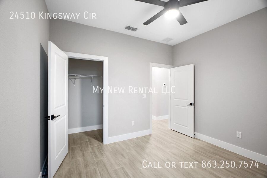 Building Photo - 24510 SW Kingsway Cir