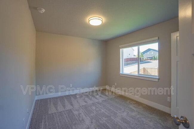 Building Photo - 2331 E Otter Lp