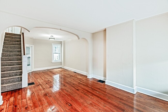 Building Photo - 3 bedroom, 1 bath, newly renovated home in Little Italy