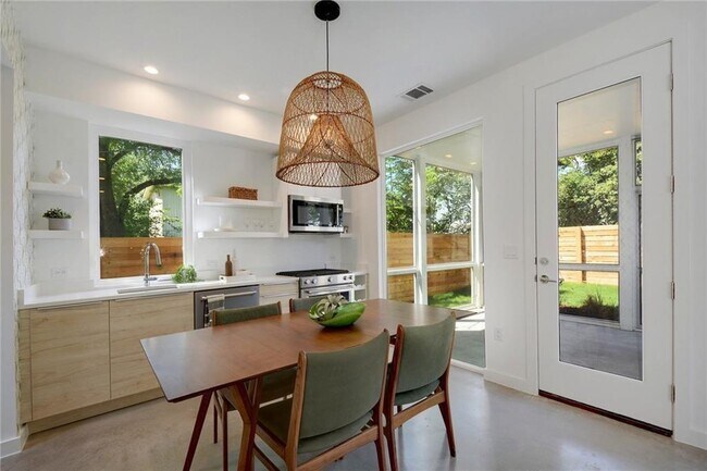 Building Photo - 5514 Avenue H