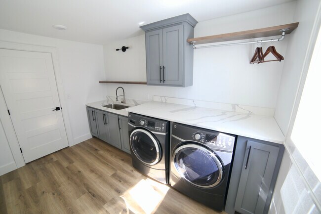 Building Photo - 1830 22nd St S