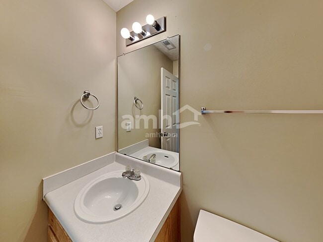 Building Photo - 1401 Buckingham Pl