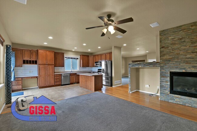 Building Photo - Beautiful ranch style home available to mo...