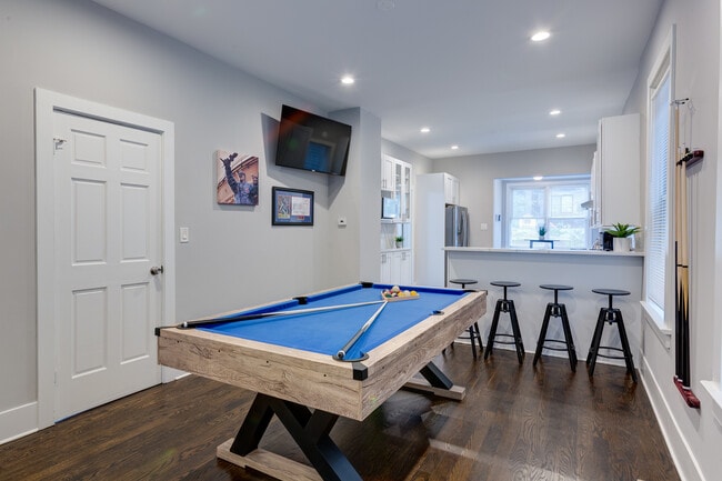 Building Photo - 1148 W Addison St