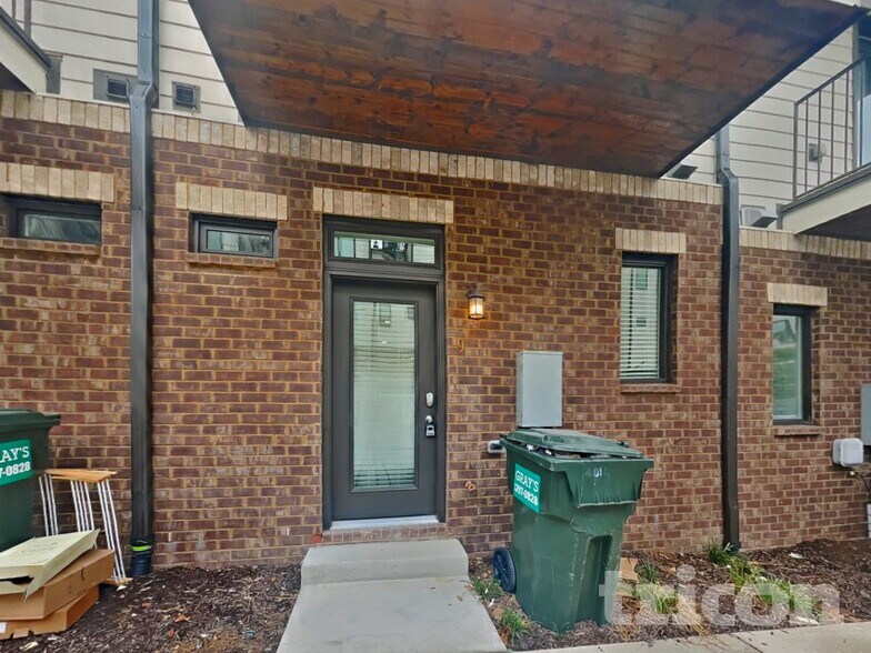 Building Photo - 6813 Charlotte Pike