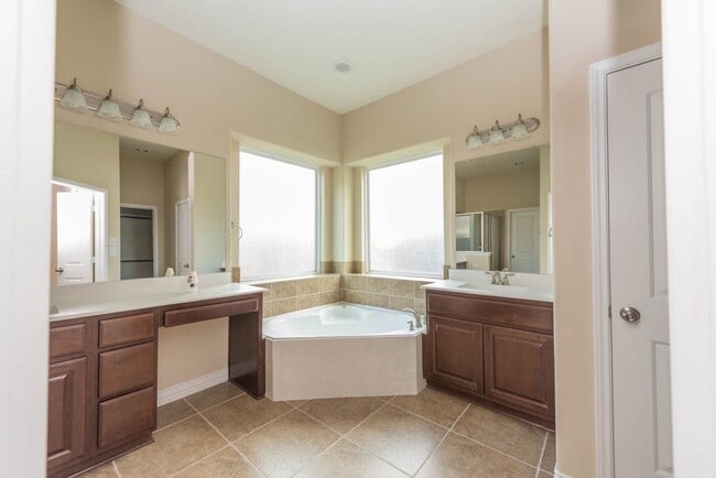 Building Photo - 30810 Academy Trace Dr