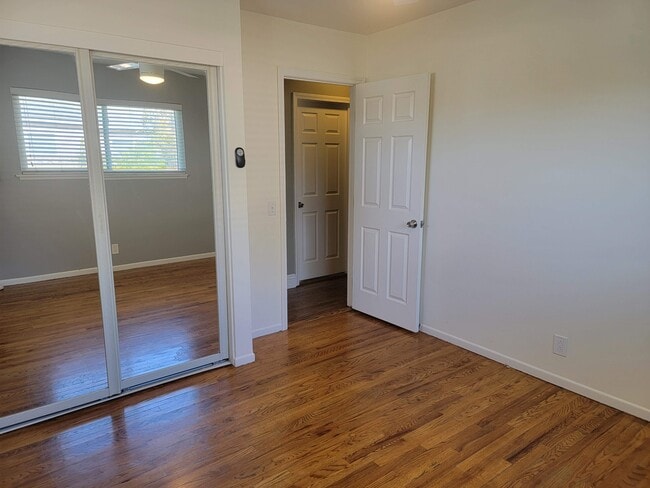Building Photo - 713 S Meade Ave