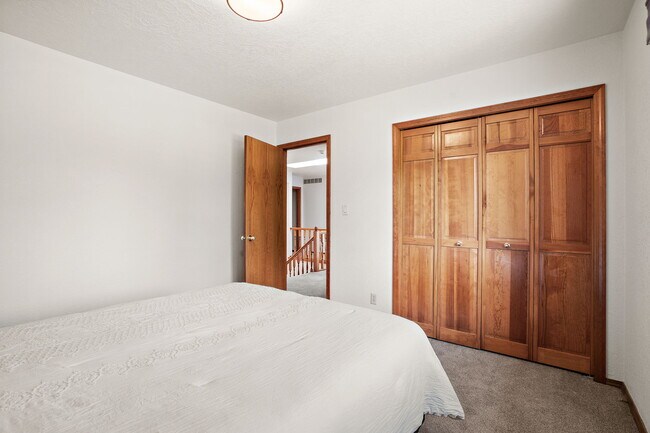 Building Photo - 4180 N Marcliffe Ave