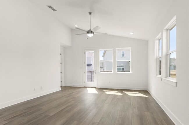 Building Photo - 1012 Yaupon Holly Dr