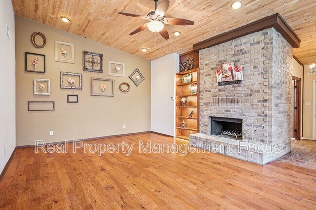 Building Photo - 2029 Whippoorwill Ln