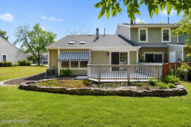 Building Photo - 99 Oak Ln