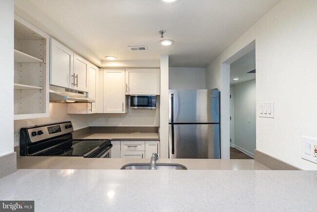 Building Photo - 303 Vine St