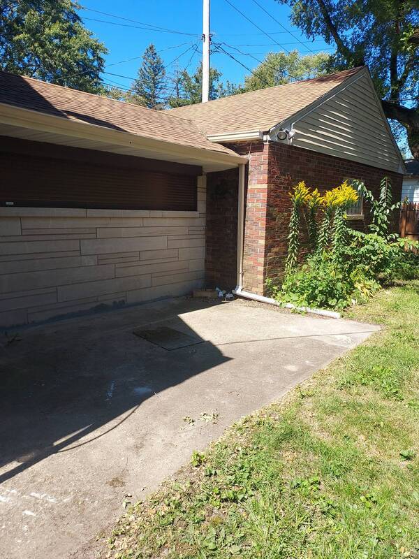 Building Photo - 714 W 49th Ave