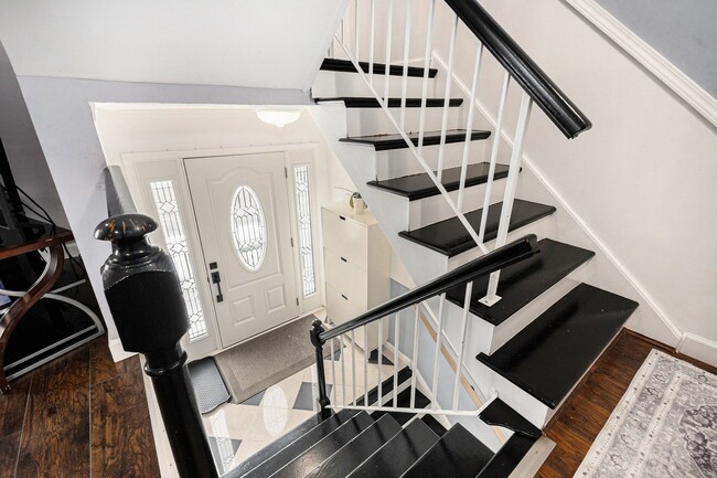 Building Photo - 1921 Williamsburg Dr