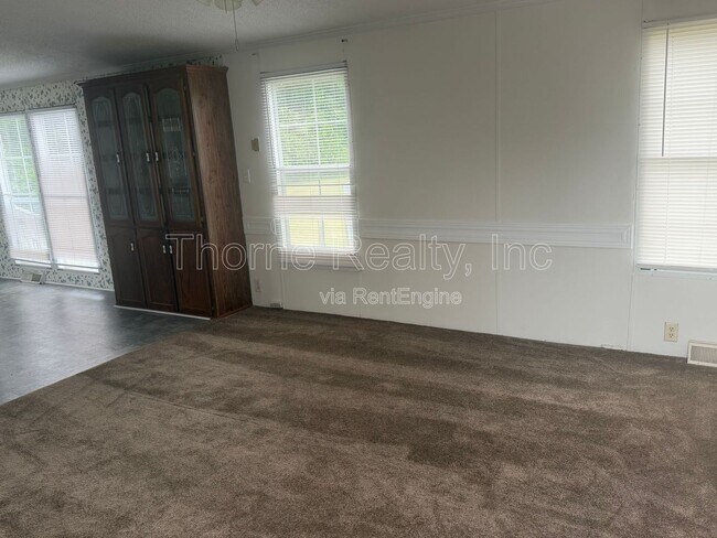 Building Photo - 162 Matts Ln