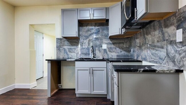 Building Photo - 3615 SW 40th St