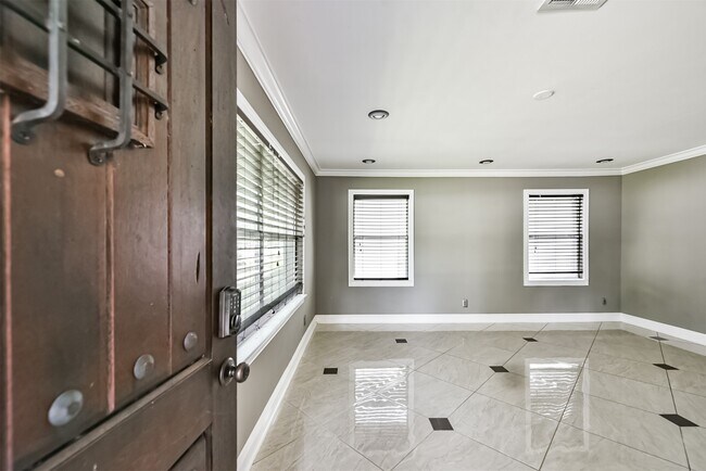 Building Photo - 6833 Concho St