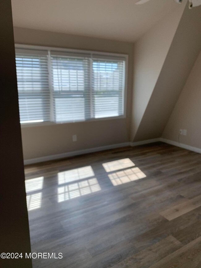 Building Photo - 207 Brinley Ave