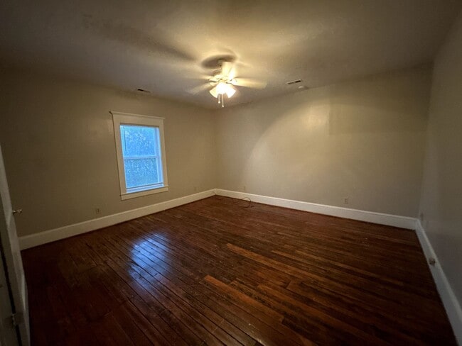 Building Photo - Pre-Leasing for the 26-27 School Year! - J...