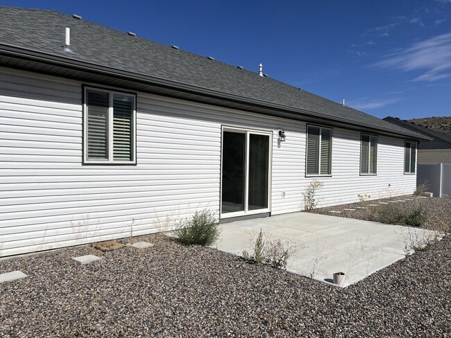 Building Photo - 1922 Pheasant Dr