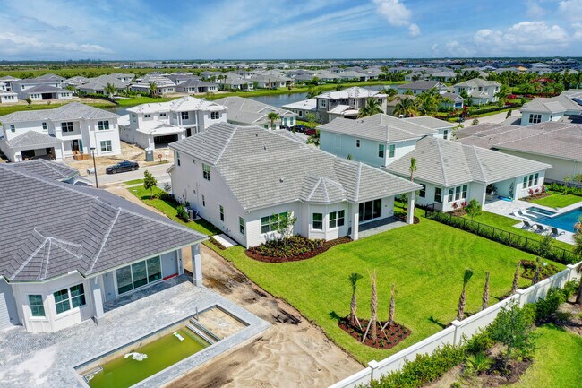 Building Photo - 9346 Crestview Cir