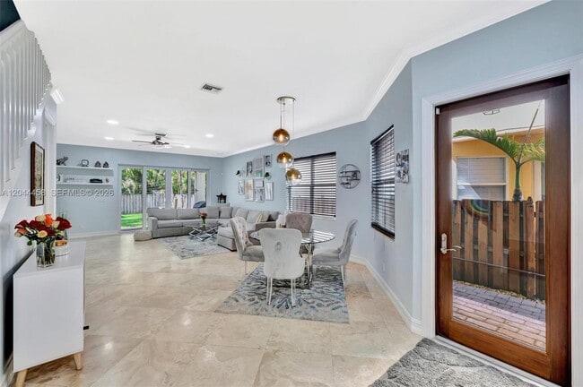 Building Photo - 853 SW 11th Ct