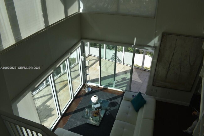 Building Photo - 1528 Brickell Ave