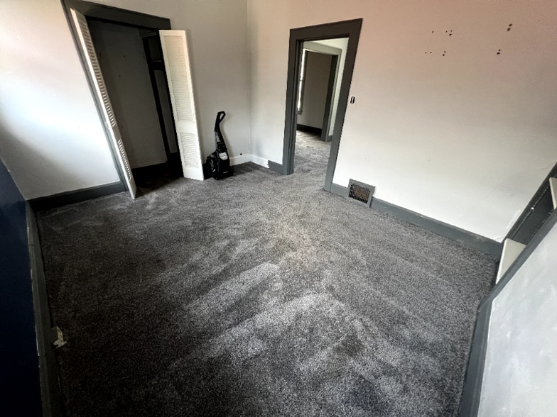 Building Photo - 621 S Rotherwood Ave