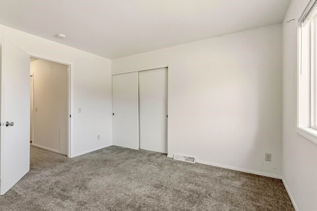 Building Photo - 1302 N Gammon Rd