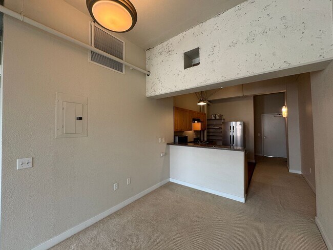 Building Photo - Modern 1-Bedroom Condo in the historic Gar...