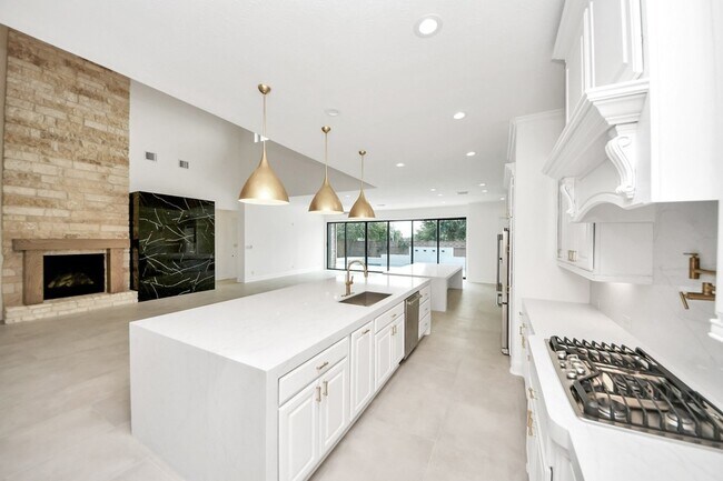 Building Photo - 23514 Bellina Dr