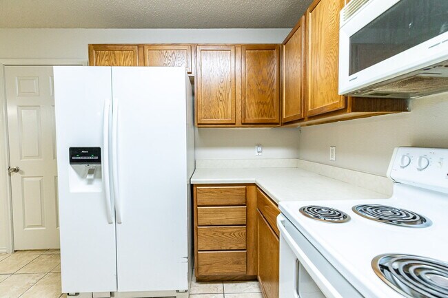 Building Photo - 3 Bedroom Duplex