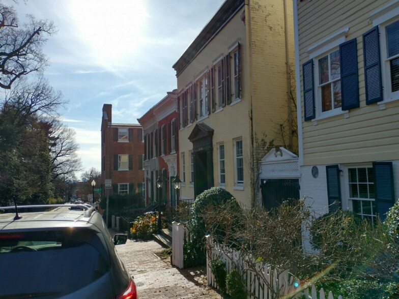 Building Photo - 1666 32nd St NW