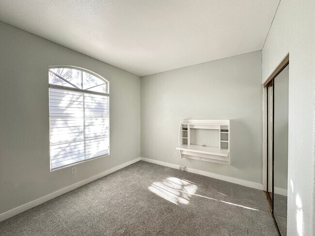 Building Photo - Aurora 4-By Pinnacle Homes