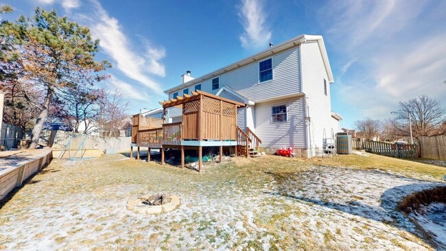 Building Photo - Stunning 4-Bedroom, 3.5-Bath Home with Ove...