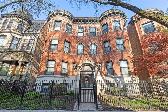 Building Photo - 5020 S Blackstone Ave