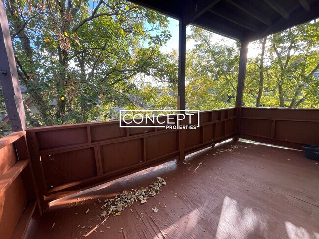 Building Photo - 16 Bird St