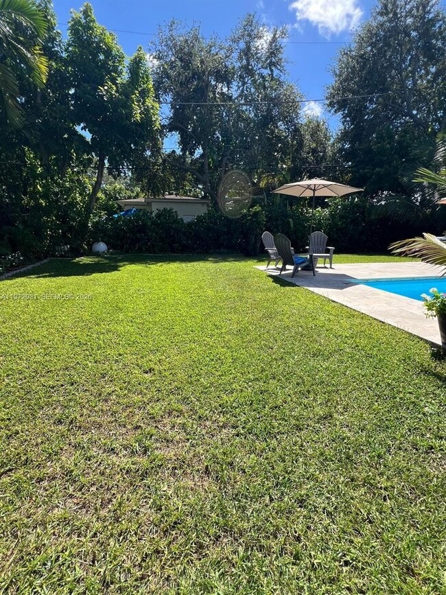 Building Photo - 1430 NE 149th St