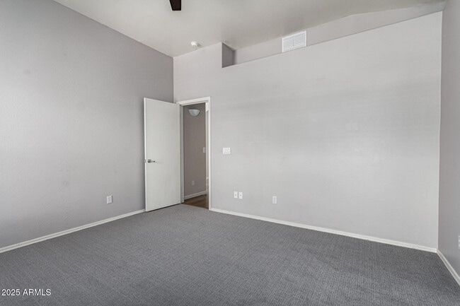 Building Photo - 4104 E La Salle St