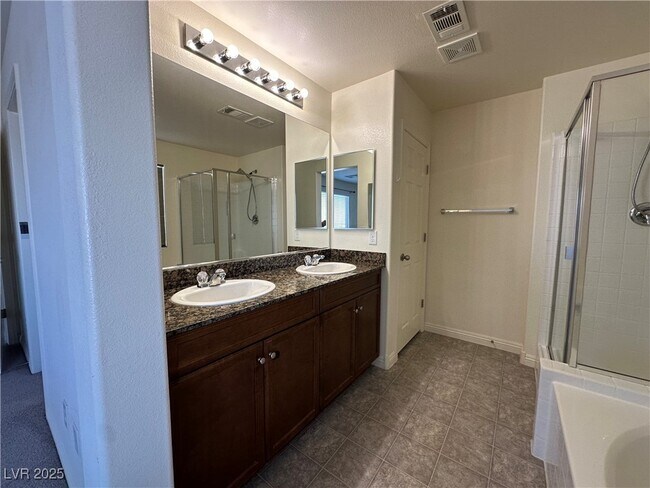 Building Photo - 1033 Pebble Lake St