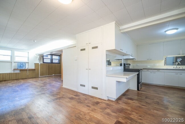 Building Photo - Move in Ready! 1 BD 1 BA home in Aiea ($300 off the first month’s rent if moved in December 21, 2...