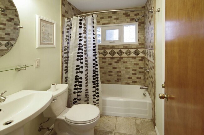 Building Photo - 117 N Butz St