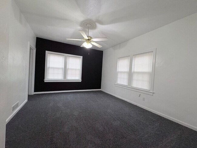 Building Photo - 9910 E 38 Terrace