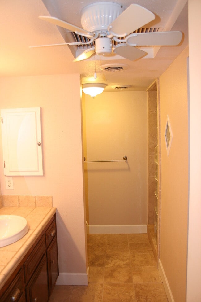 Building Photo - 5500 Lennox Ave