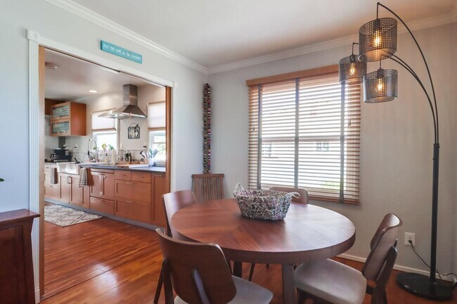 Building Photo - ***VACATION HOME AVAILABLE FROM MAY 15TH- OCTOBER 31ST*** MONTH TO MONTH