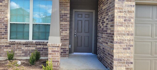 Building Photo - 1714 Cormorant Cres