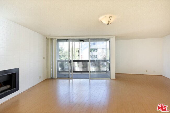 Building Photo - 809 S Bundy Dr